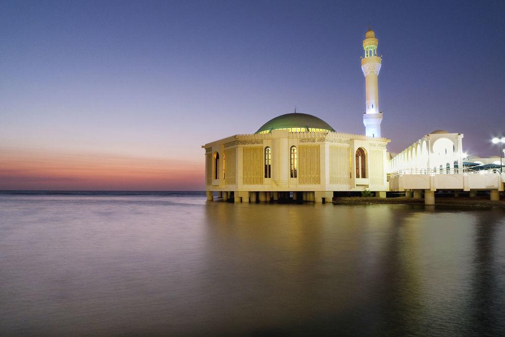 Sheraton Jeddah Hotel - Saudi Brothers Commercial Company Branch Exteriér fotografie The mosque at night