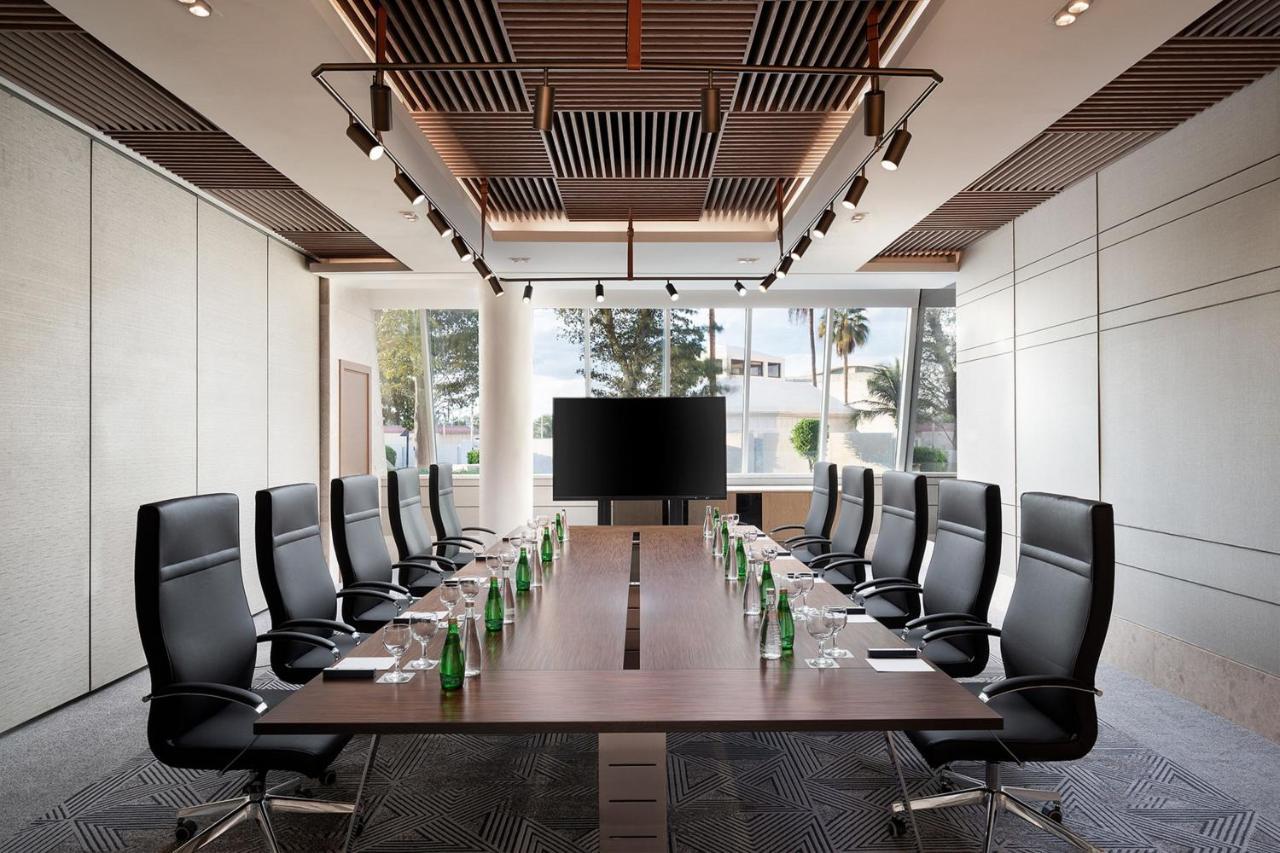 Sheraton Jeddah Hotel - Saudi Brothers Commercial Company Branch Exteriér fotografie Boardroom at the InterContinental Hotel, London, The O2