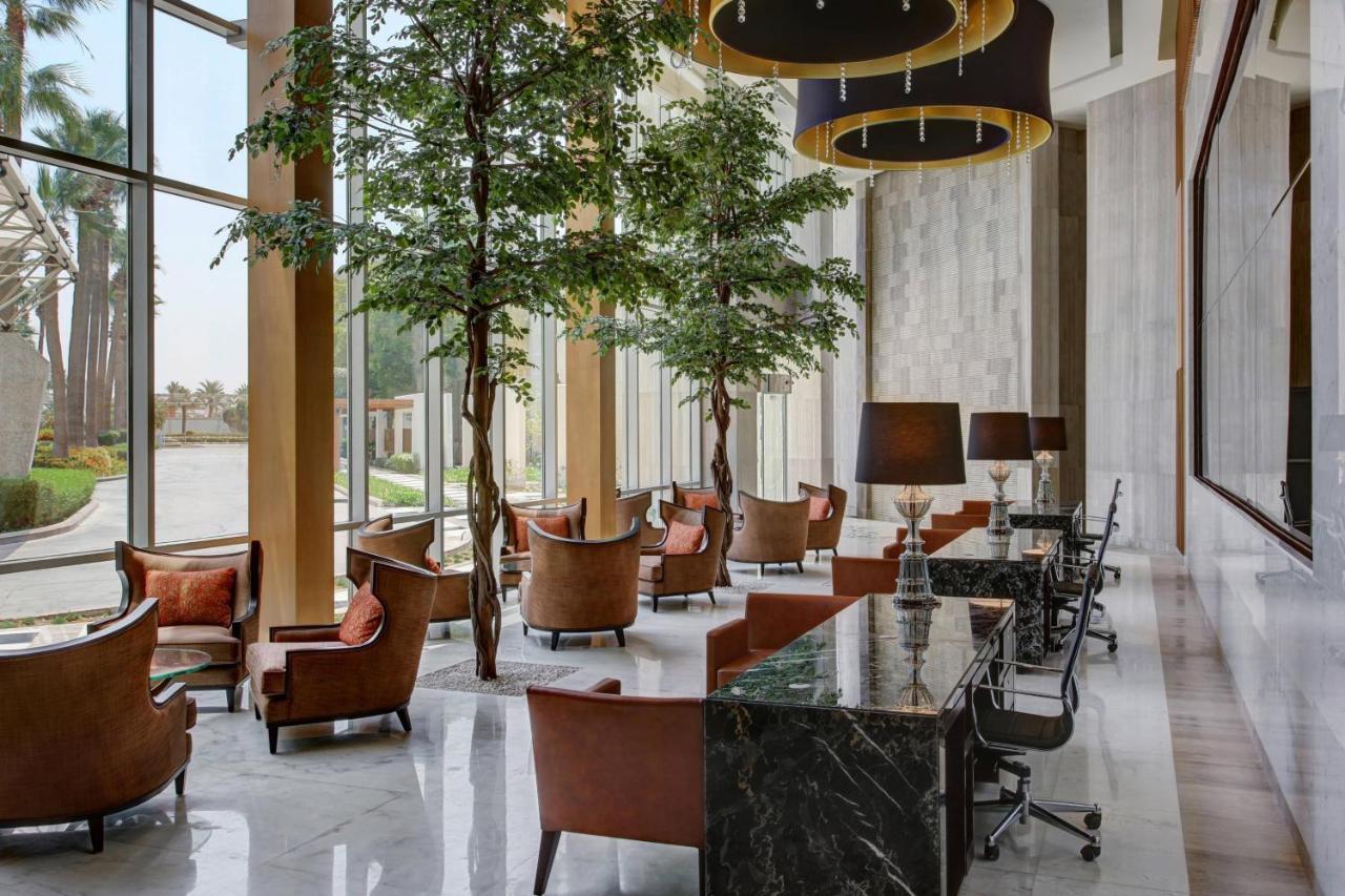Sheraton Jeddah Hotel - Saudi Brothers Commercial Company Branch Exteriér fotografie The lobby of the hotel