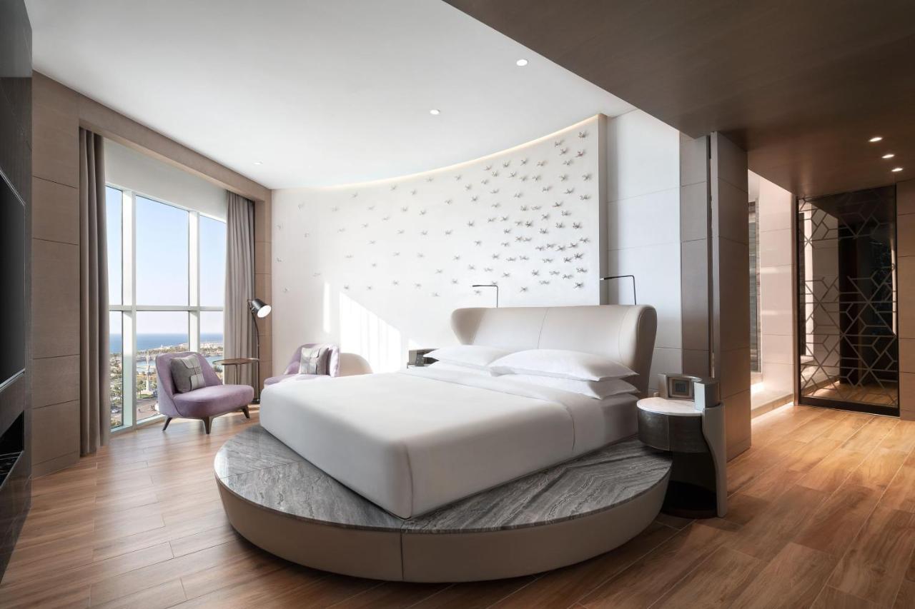 Sheraton Jeddah Hotel - Saudi Brothers Commercial Company Branch Exteriér fotografie A bedroom at the hotel