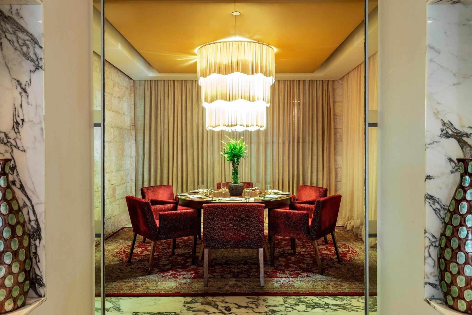 Sheraton Jeddah Hotel - Saudi Brothers Commercial Company Branch Exteriér fotografie A private dining room at the restaurant