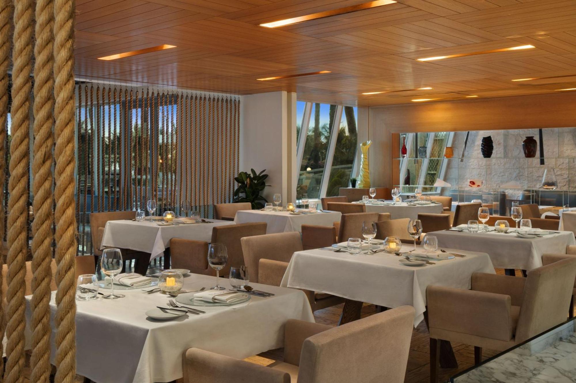 Sheraton Jeddah Hotel - Saudi Brothers Commercial Company Branch Exteriér fotografie The interior of the restaurant