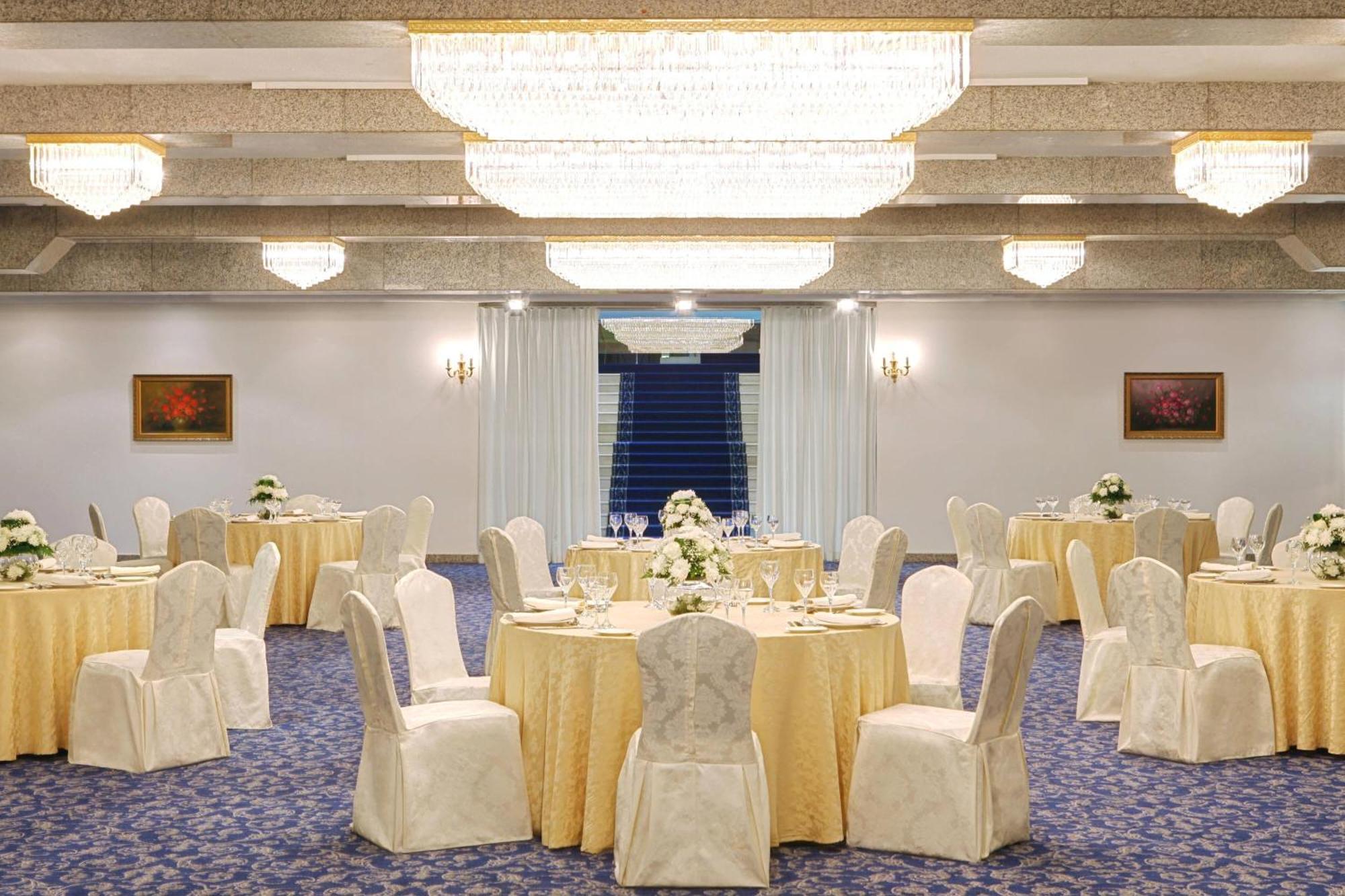 Sheraton Jeddah Hotel - Saudi Brothers Commercial Company Branch Exteriér fotografie The ballroom