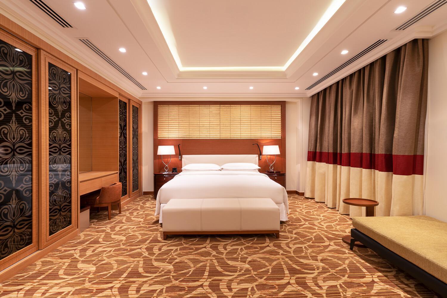 Sheraton Jeddah Hotel - Saudi Brothers Commercial Company Branch Exteriér fotografie A bedroom at the hotel