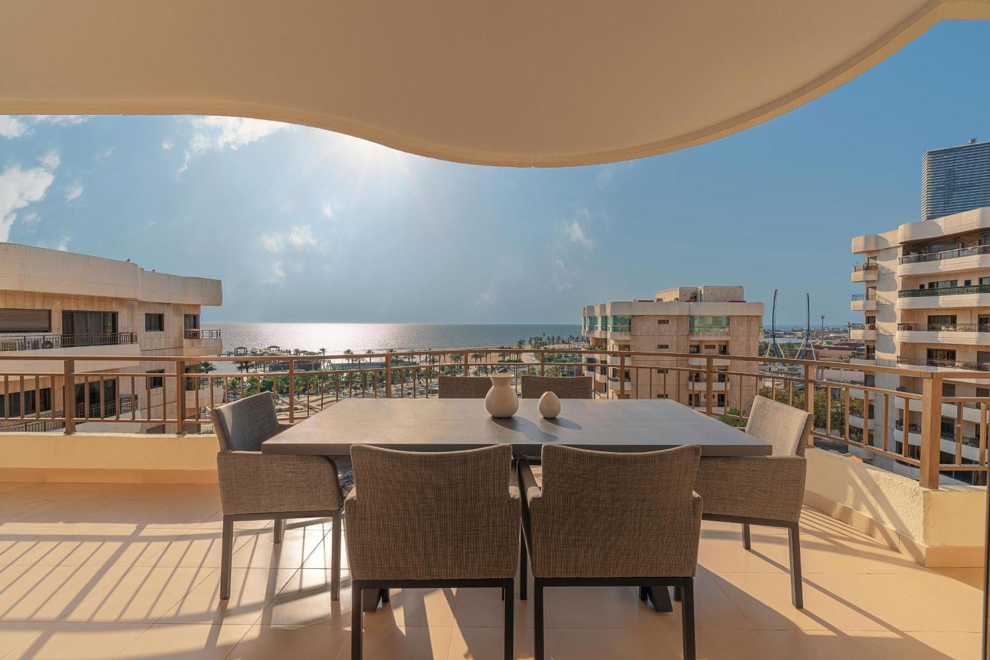 Sheraton Jeddah Hotel - Saudi Brothers Commercial Company Branch Exteriér fotografie View from the balcony of a penthouse