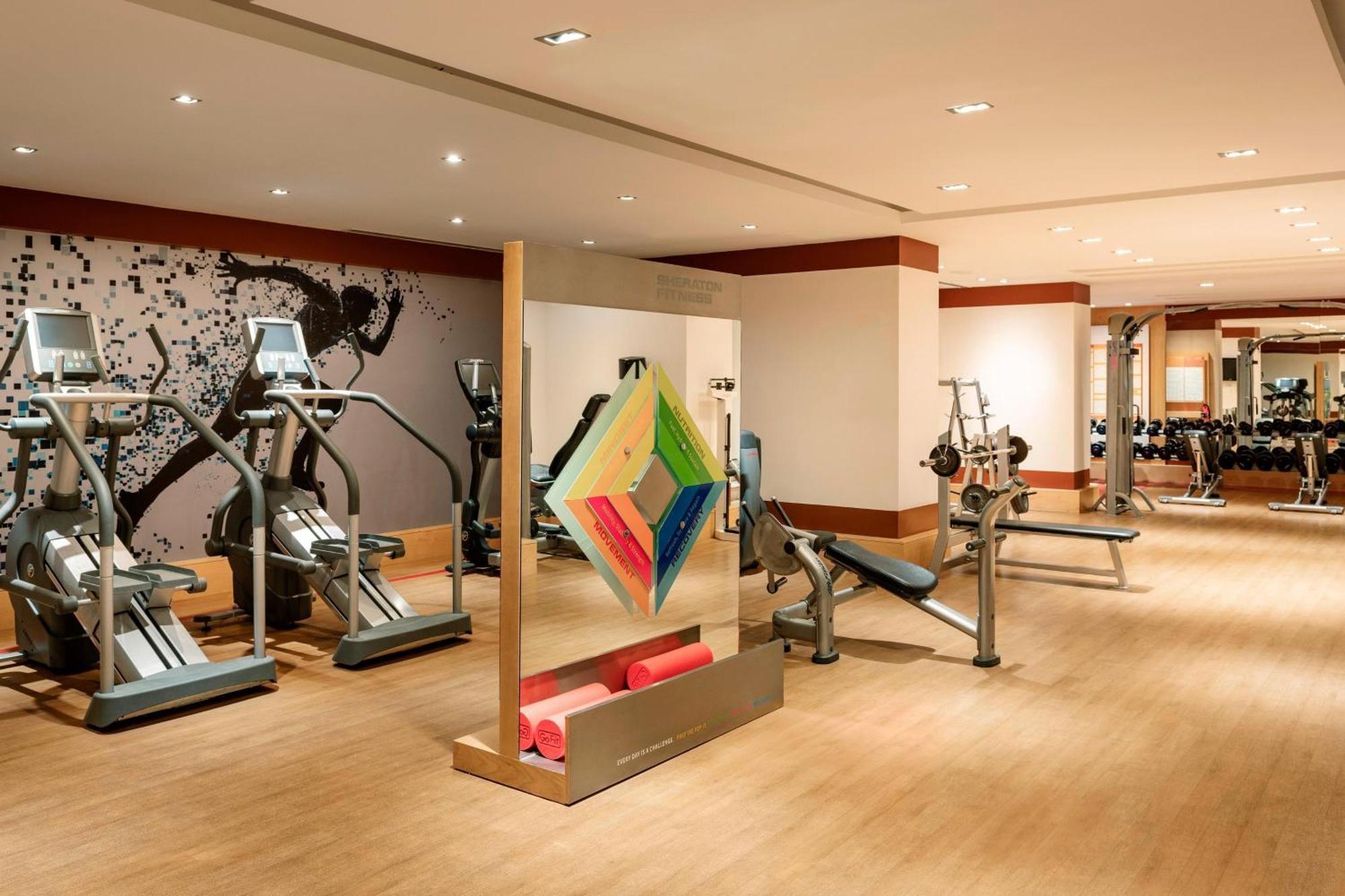 Sheraton Jeddah Hotel - Saudi Brothers Commercial Company Branch Exteriér fotografie The gym at the hotel