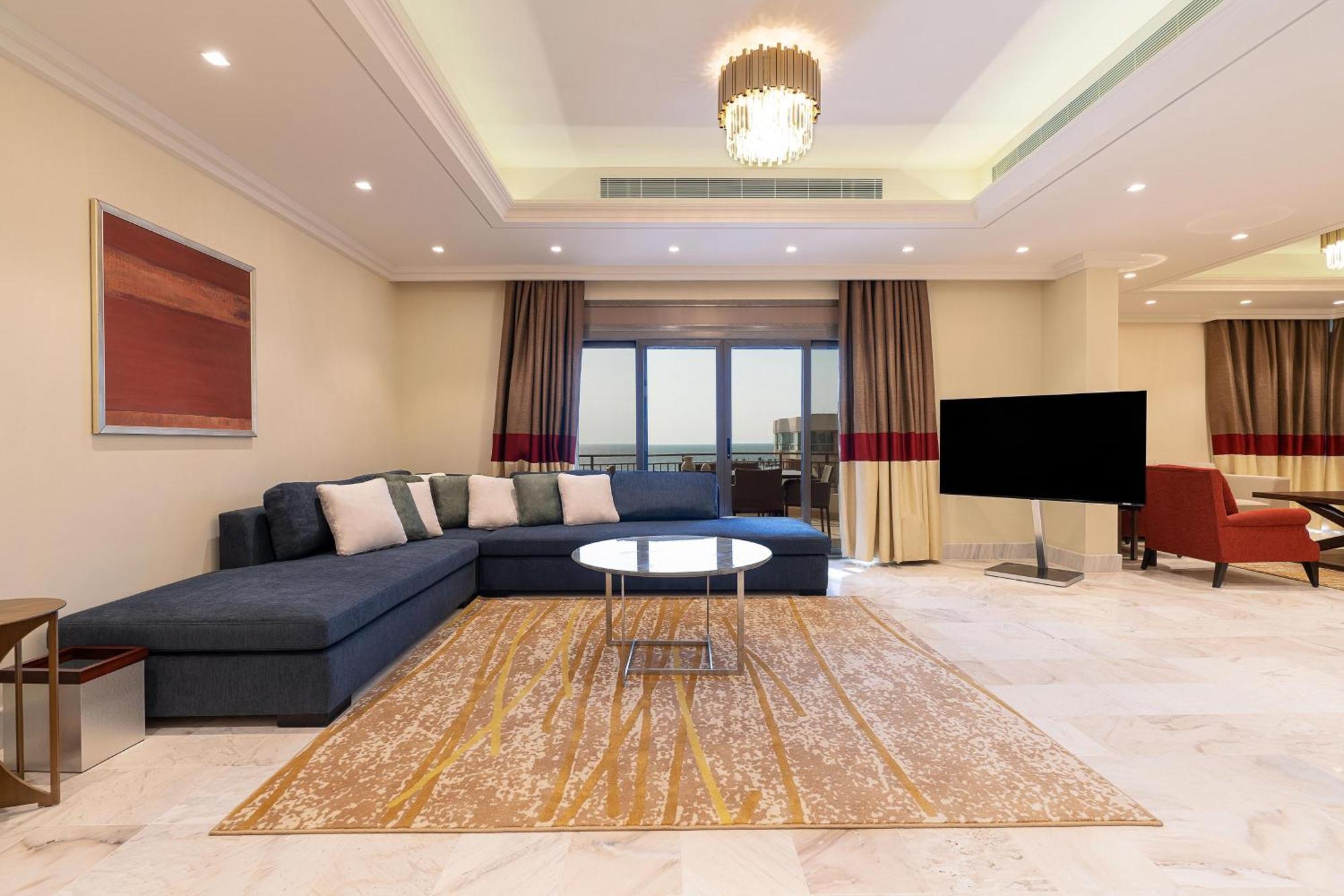 Sheraton Jeddah Hotel - Saudi Brothers Commercial Company Branch Exteriér fotografie A living room