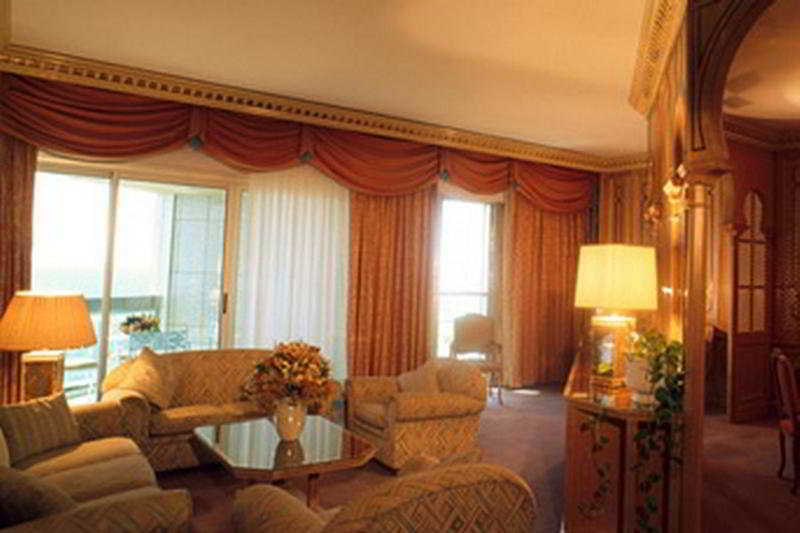 Sheraton Jeddah Hotel - Saudi Brothers Commercial Company Branch Exteriér fotografie A suite at the Grand Hotel