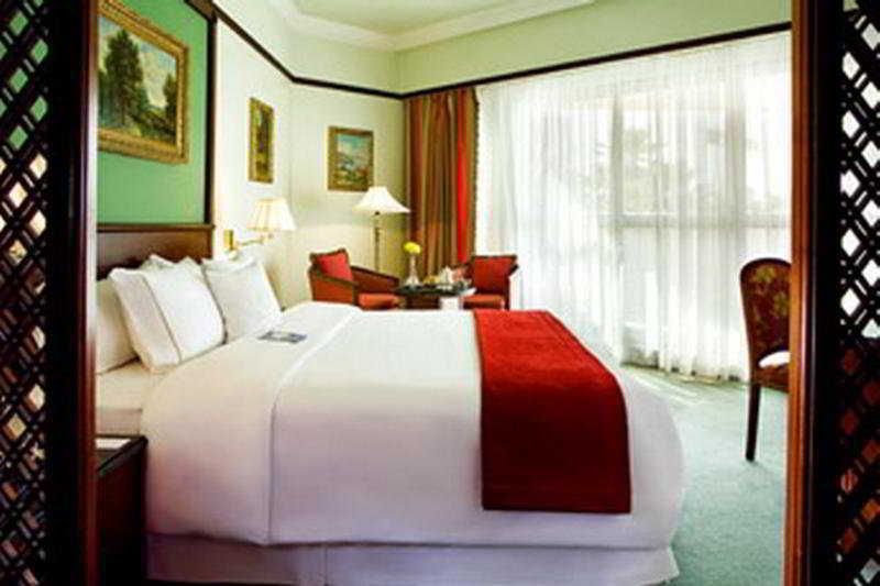 Sheraton Jeddah Hotel - Saudi Brothers Commercial Company Branch Exteriér fotografie A bedroom at the hotel